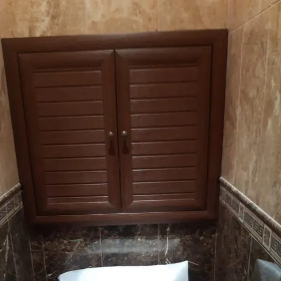 Маленькие сантехнические дверцы в туалет МДФ рейка