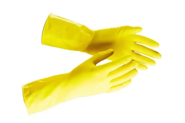 Резиновые перчатки предохранят кожу рук