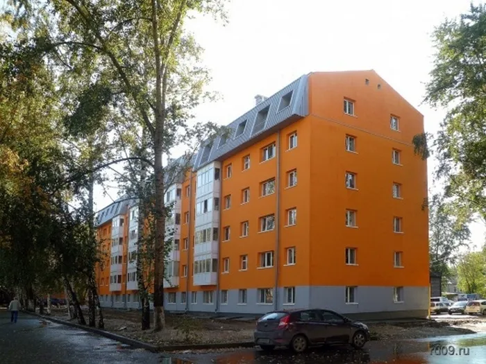 Новая хрущевка расположена в Томске на Комсомольском проспекте, 71. 