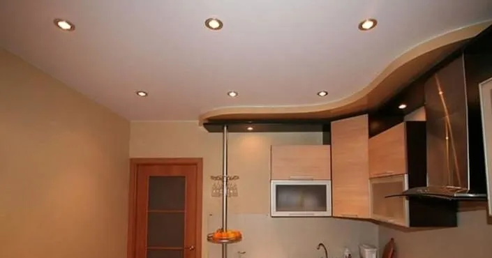 Как правильно расположить светильники на натяжном потолке